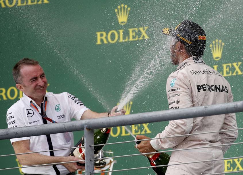 Anche Paddy Lowe sul podio con Lewis. Reuters